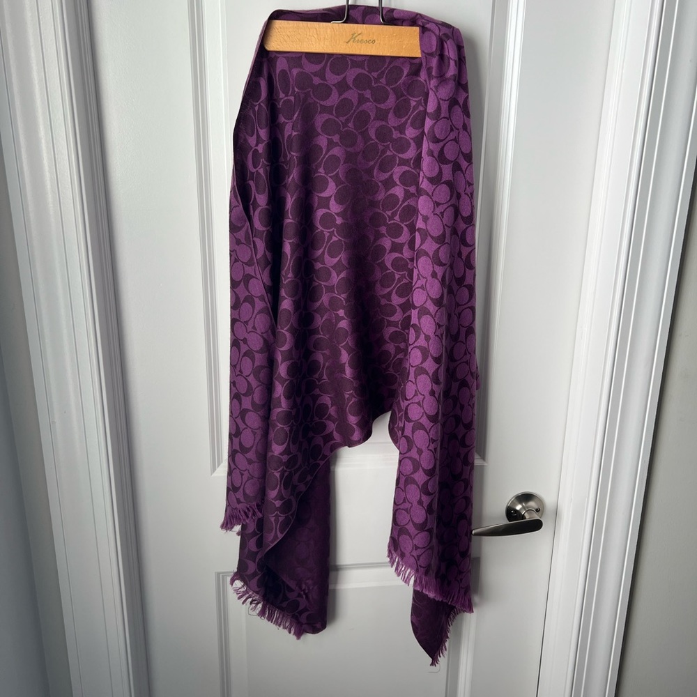 Coach reversible C scarf